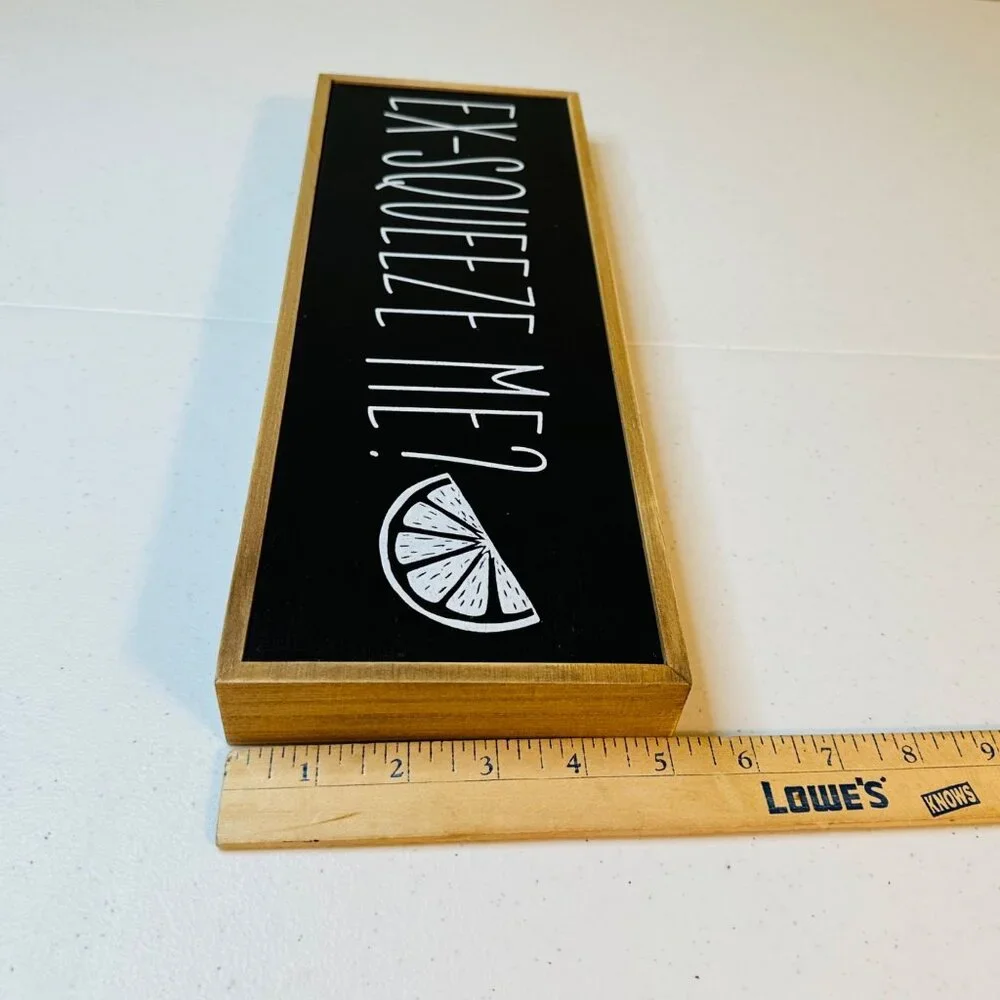 Ex-Squeeze Me Black Block Sign With Lemon Slice Graphic Table Decor Wall Decor